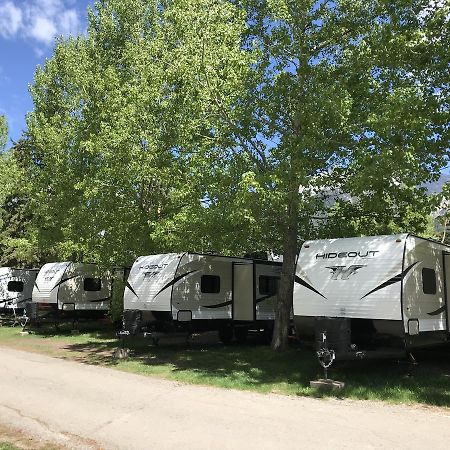 坎莫尔 Rundle Mountain Rv Park酒店 外观 照片