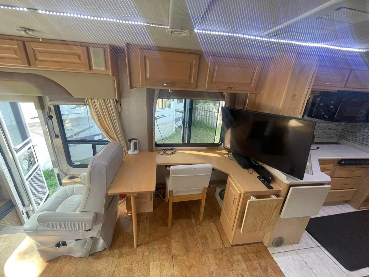 坎莫尔 Rundle Mountain Rv Park酒店 外观 照片