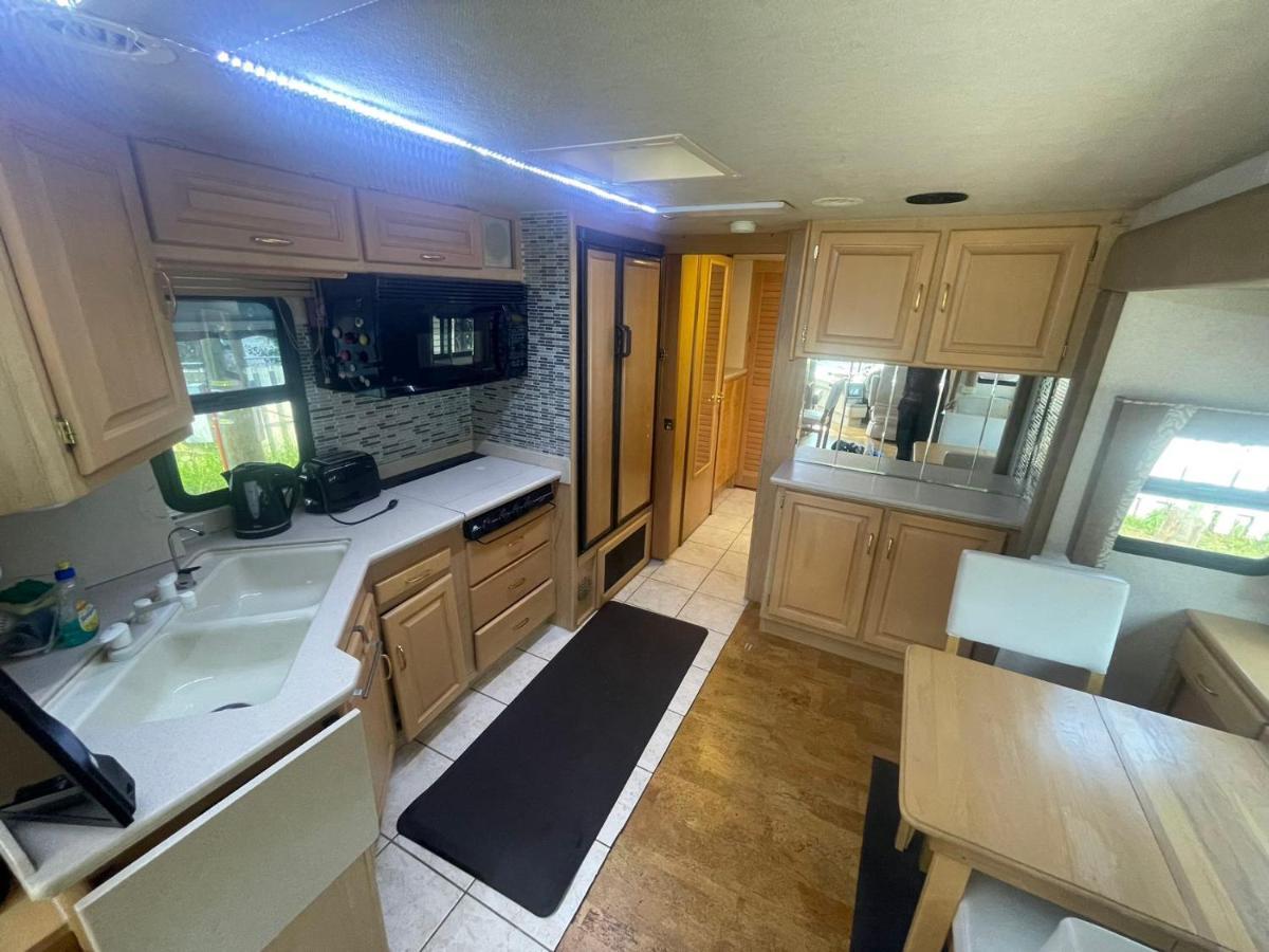 坎莫尔 Rundle Mountain Rv Park酒店 外观 照片