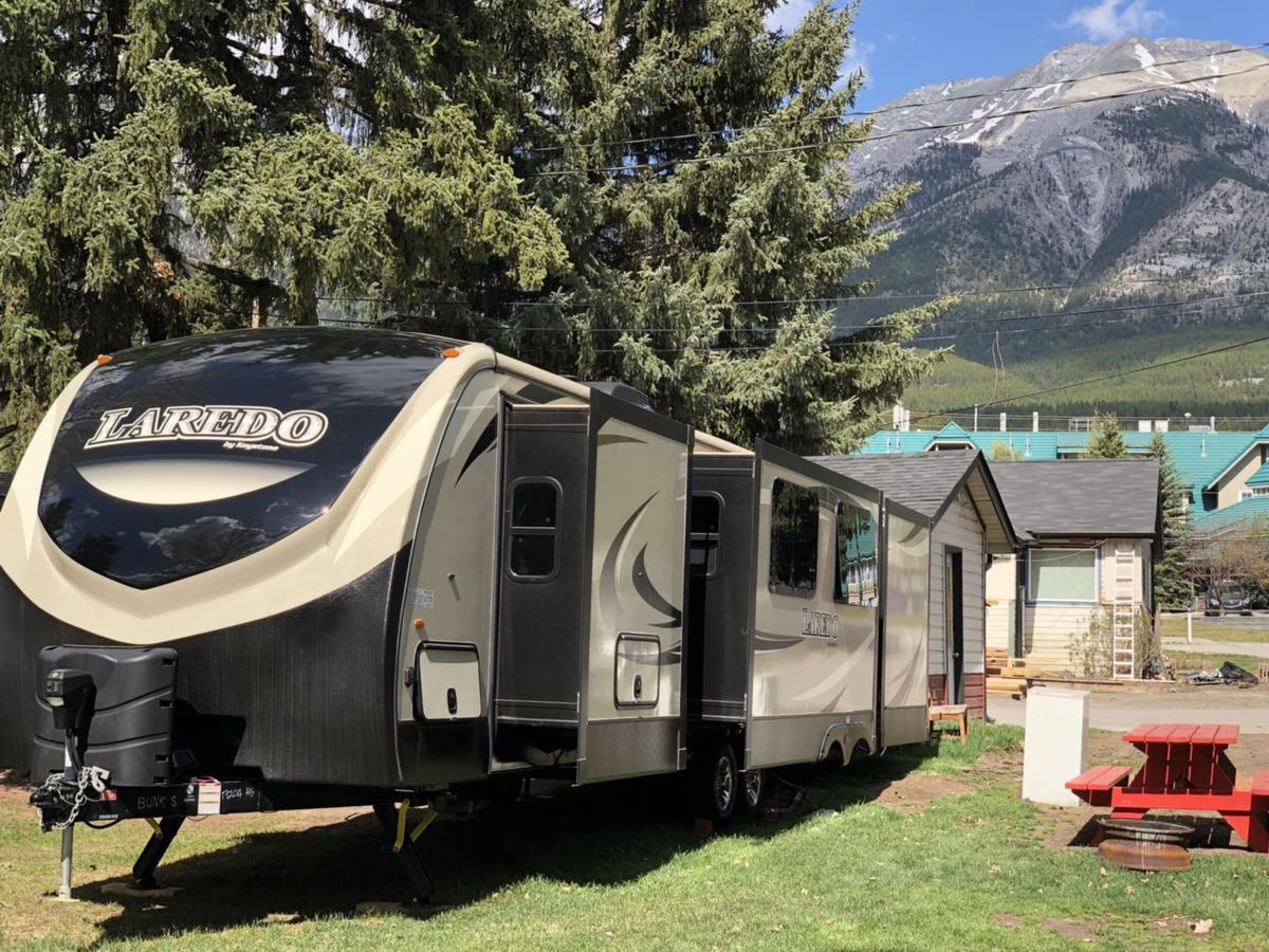 坎莫尔 Rundle Mountain Rv Park酒店 外观 照片