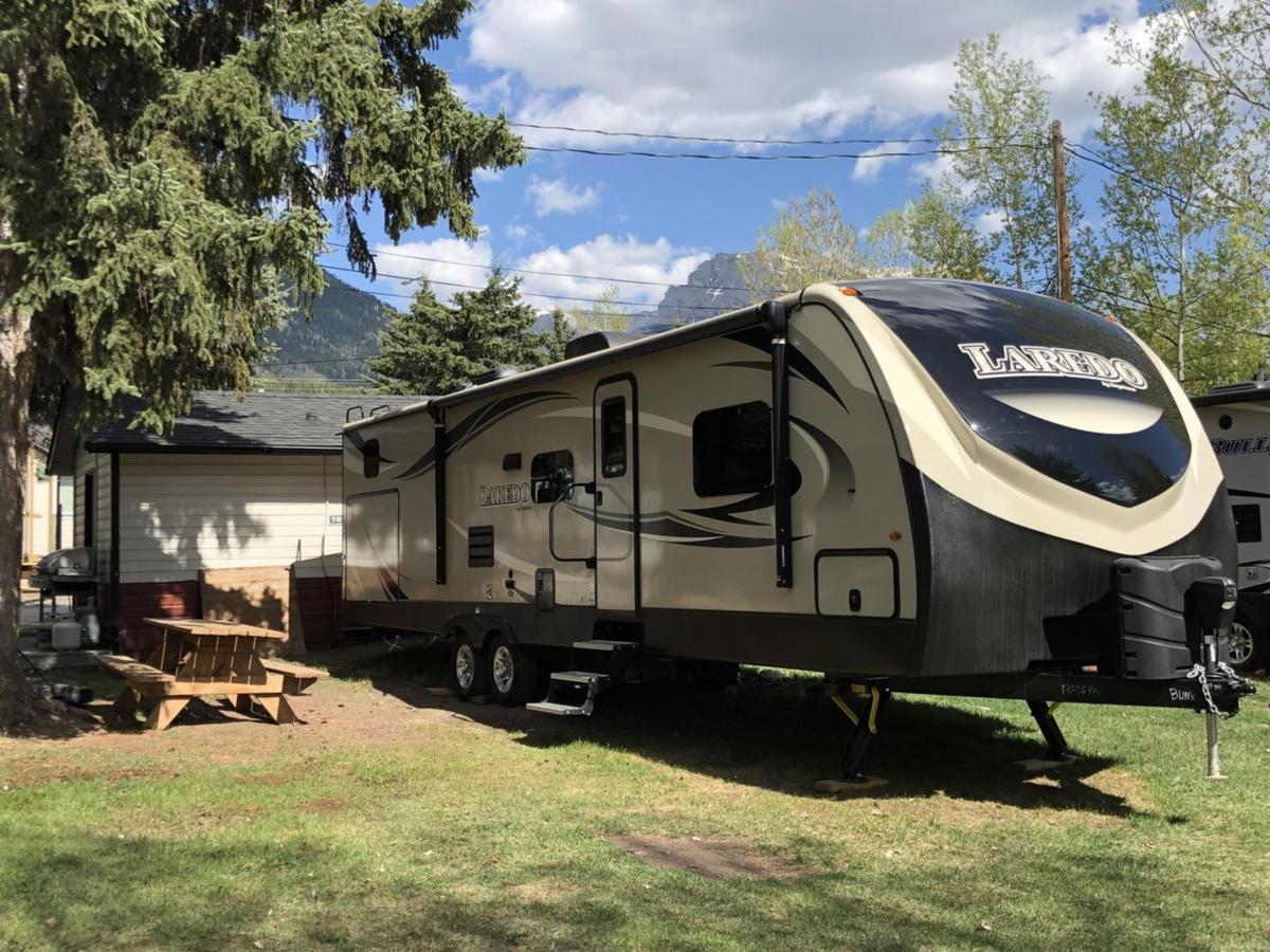 坎莫尔 Rundle Mountain Rv Park酒店 外观 照片
