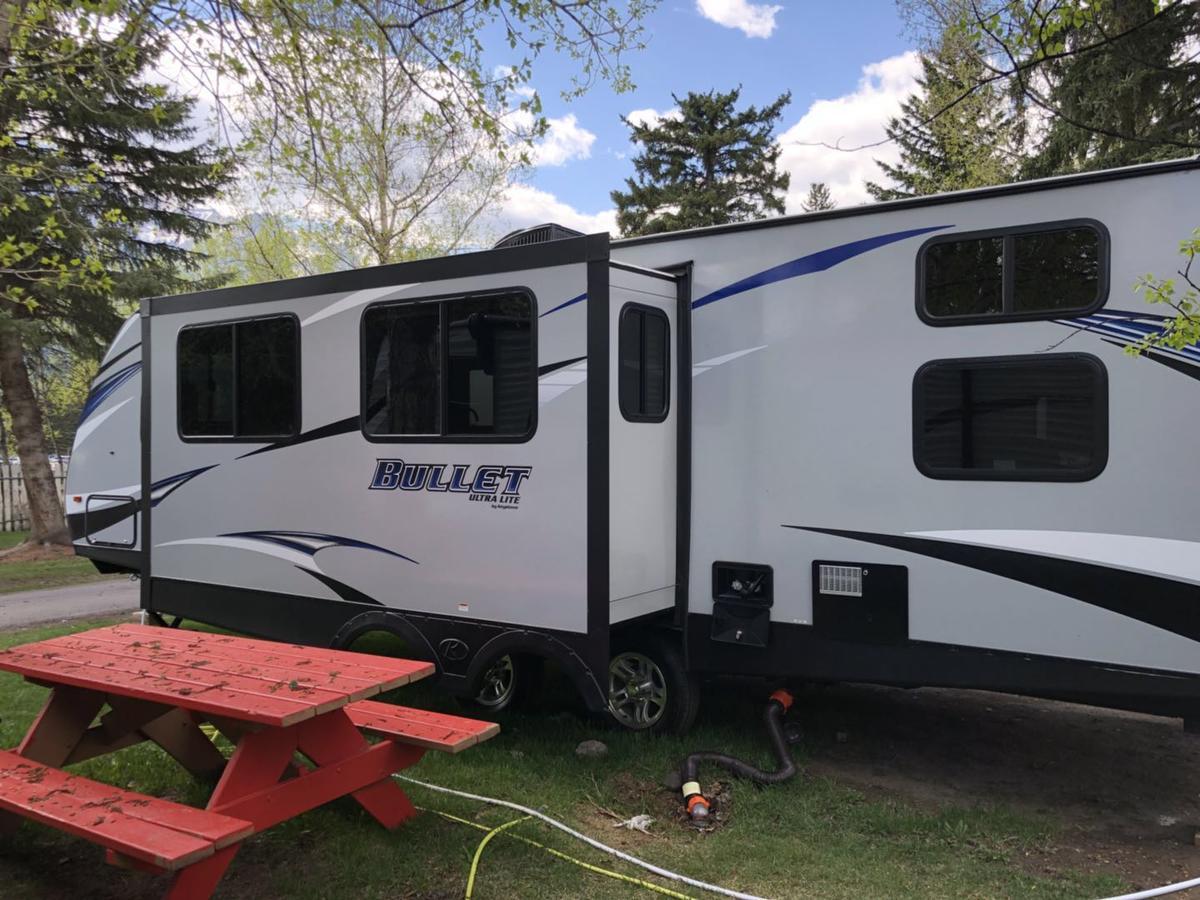 坎莫尔 Rundle Mountain Rv Park酒店 外观 照片