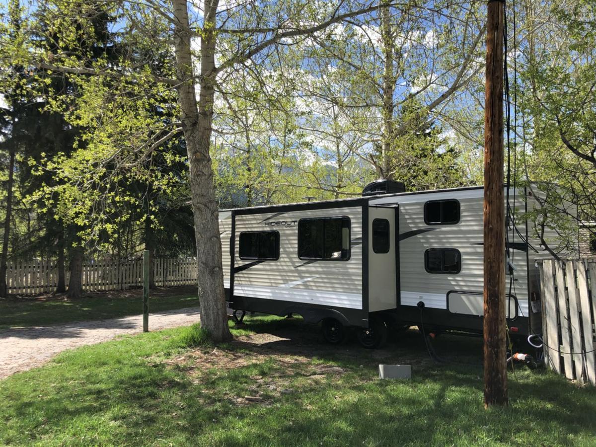 坎莫尔 Rundle Mountain Rv Park酒店 外观 照片