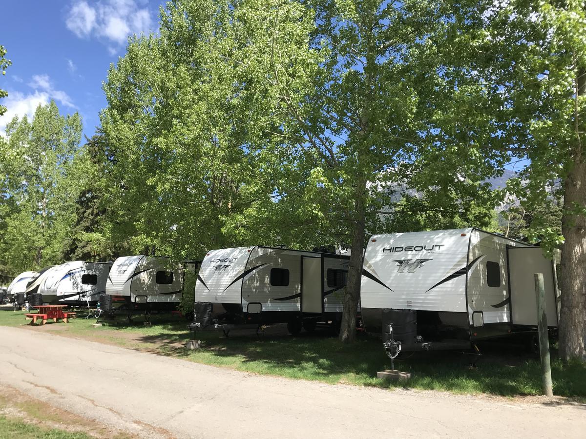 坎莫尔 Rundle Mountain Rv Park酒店 外观 照片