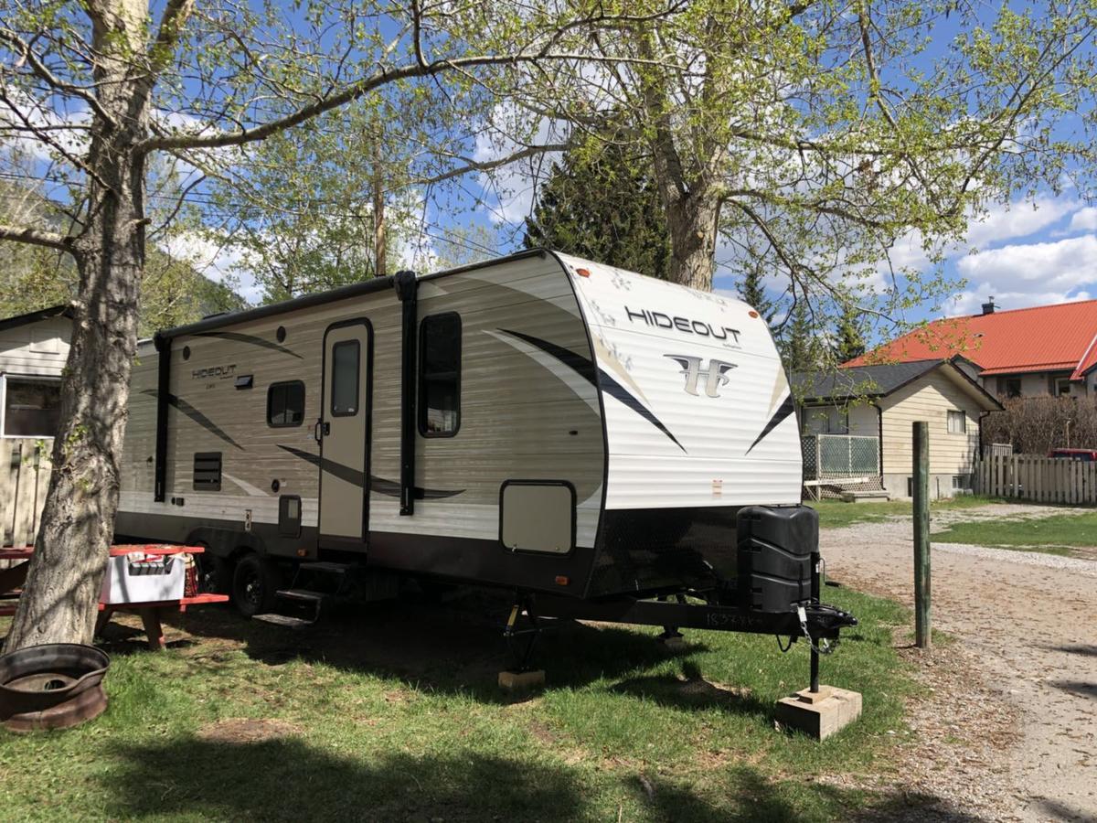 坎莫尔 Rundle Mountain Rv Park酒店 外观 照片