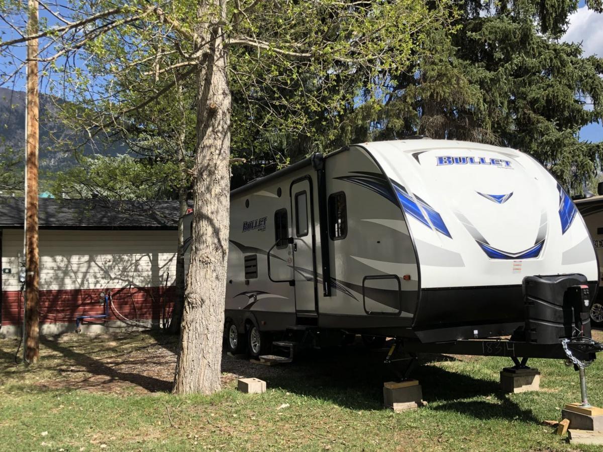 坎莫尔 Rundle Mountain Rv Park酒店 外观 照片