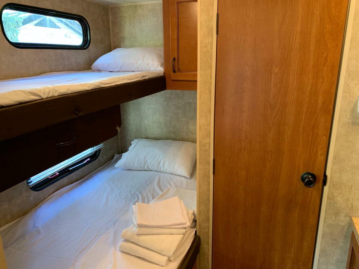 坎莫尔 Rundle Mountain Rv Park酒店 外观 照片