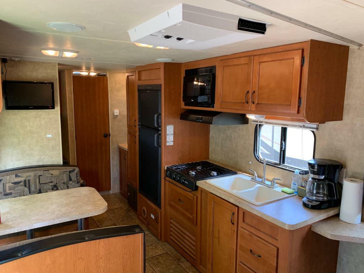坎莫尔 Rundle Mountain Rv Park酒店 外观 照片