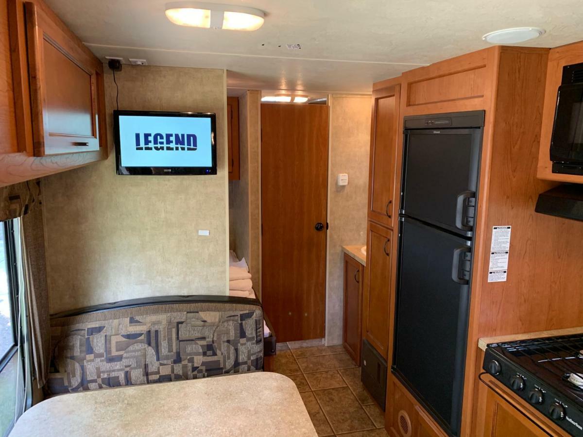 坎莫尔 Rundle Mountain Rv Park酒店 外观 照片