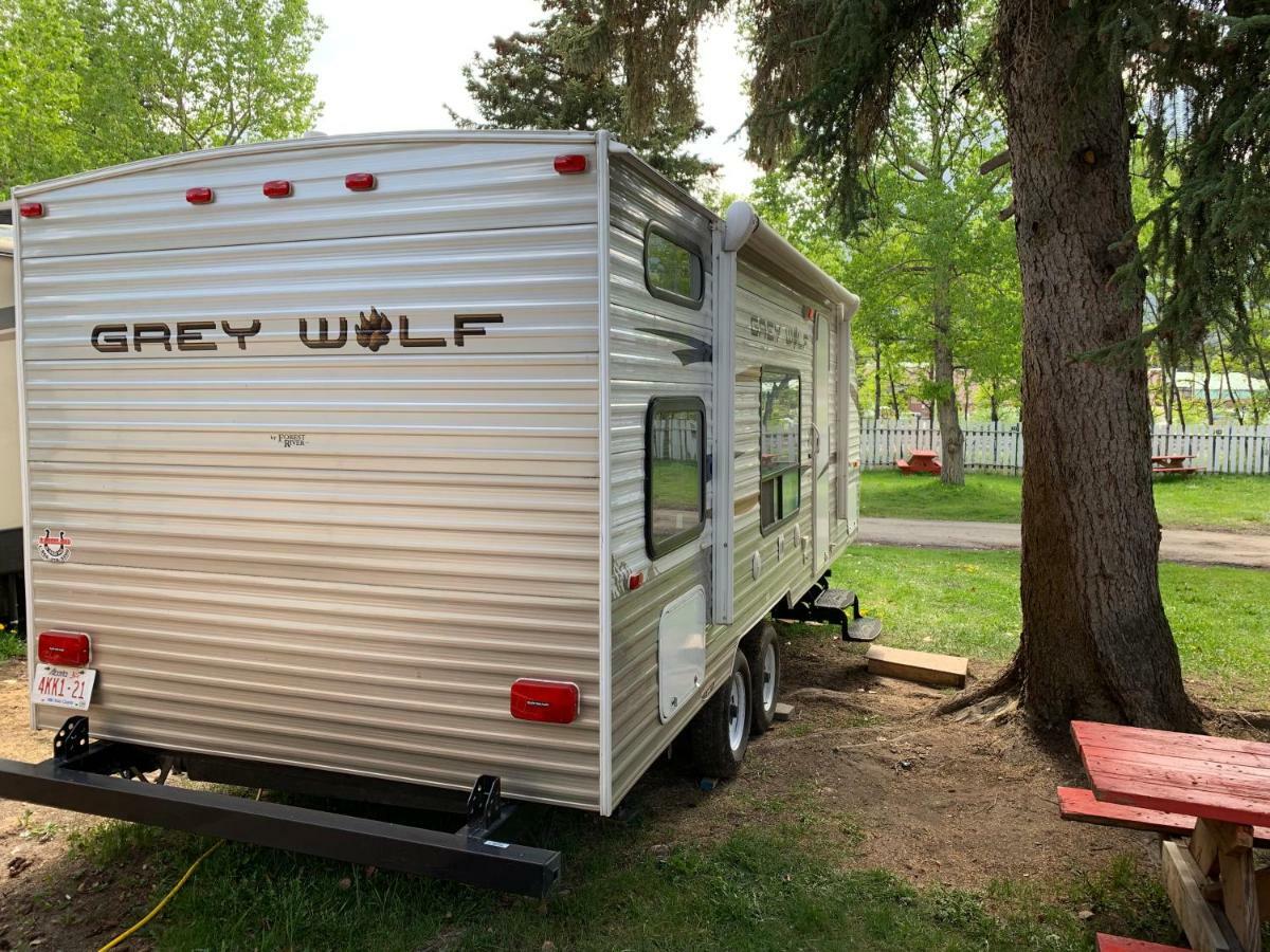 坎莫尔 Rundle Mountain Rv Park酒店 外观 照片