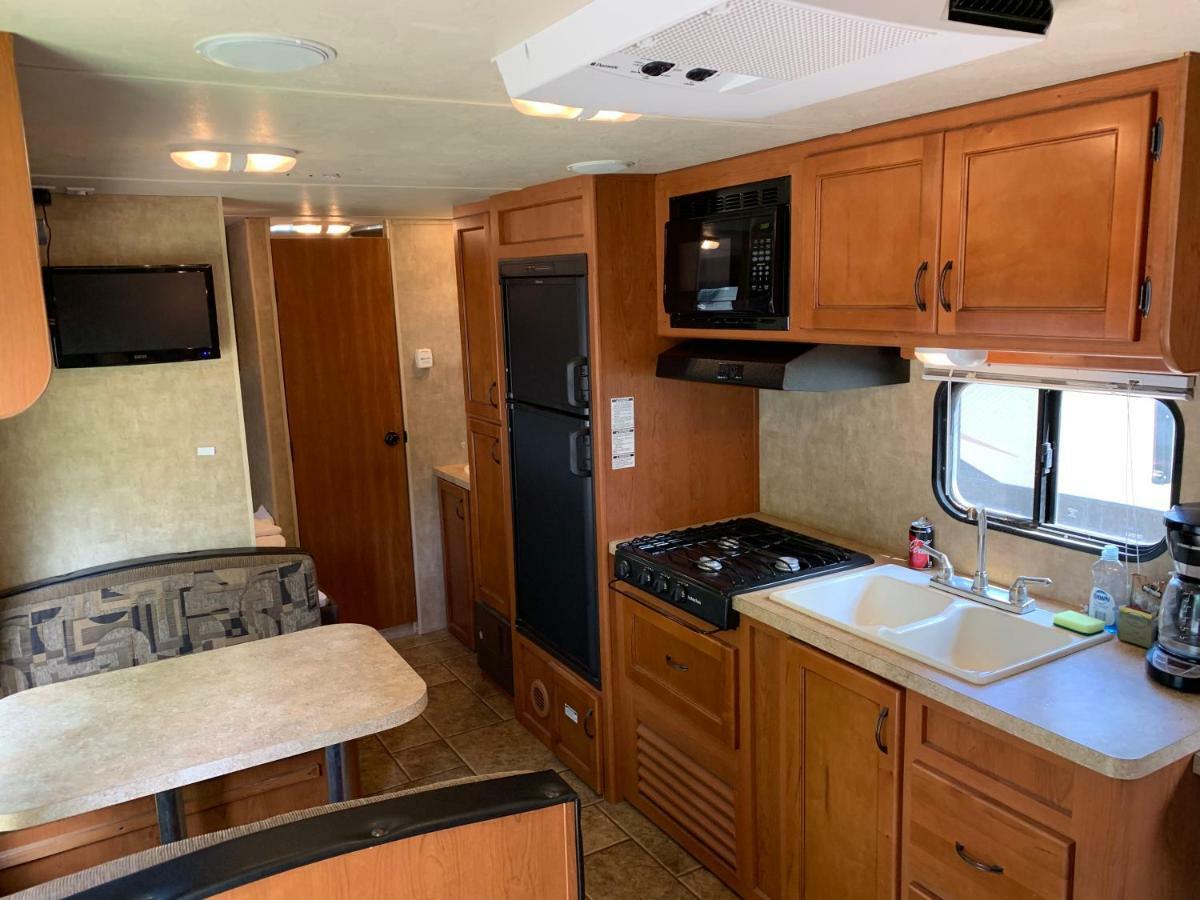 坎莫尔 Rundle Mountain Rv Park酒店 外观 照片
